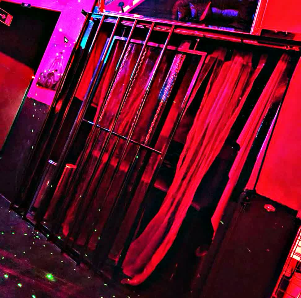 Sex, BDSM & Spanking Location: KOW2, upper floor, left-hand room with a cage for play and torture, as well as a lounger